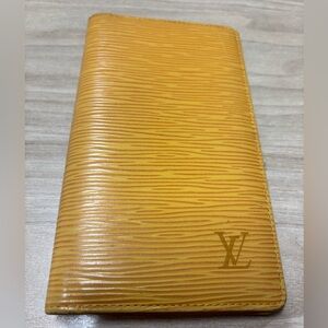 Louis Vuitton Purple and Yellow Epi Agenda pouch. Unisex